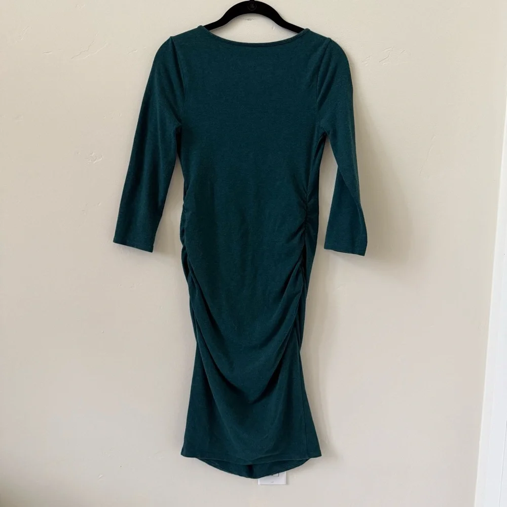 Bundle of Maternity Body Contour Dresses, Floral + Solid, Old Navy + Isabel - Picture 9 of 15